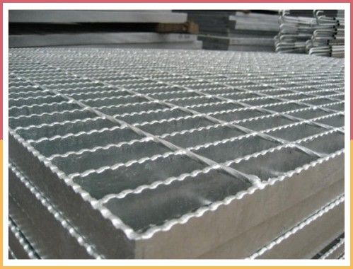 Anti Slip Galvanized Steel Grating 15mm 20mm Serrated Metal Grating