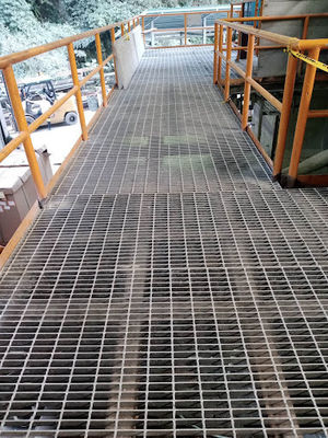 25x4.5 Press Locked Bar Grating Anti Slip Serrated Bar Grating Explosion Proof